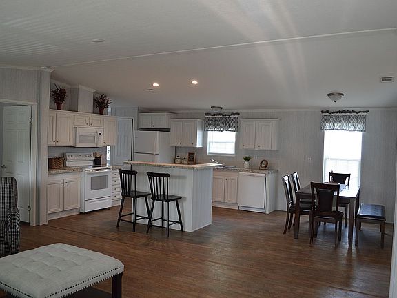 3rd image of 114 Sunnybrook Cir S