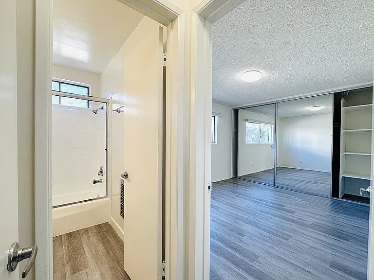 Lido Apartments - 10535 Rose Ave — Photo 28