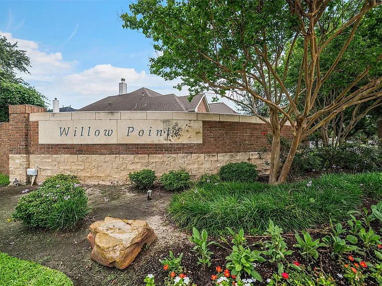 10122 Green Valley Ln — Photo 2