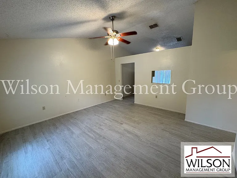 10041 Massey St — Photo 2