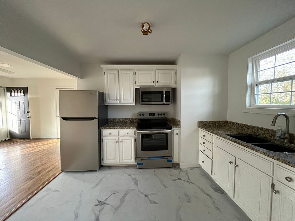 1st image of 425 Oakwood Rd