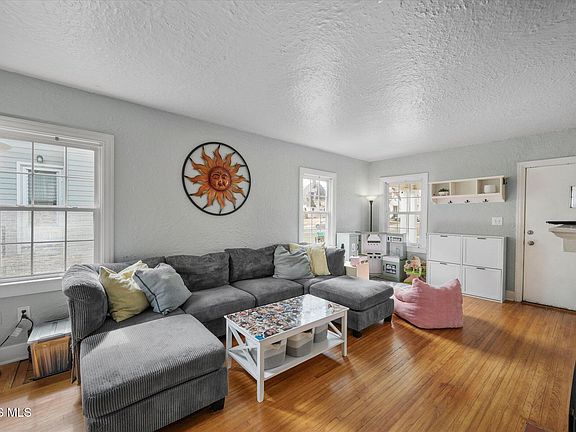 4th image of 3848 Drummond Rd