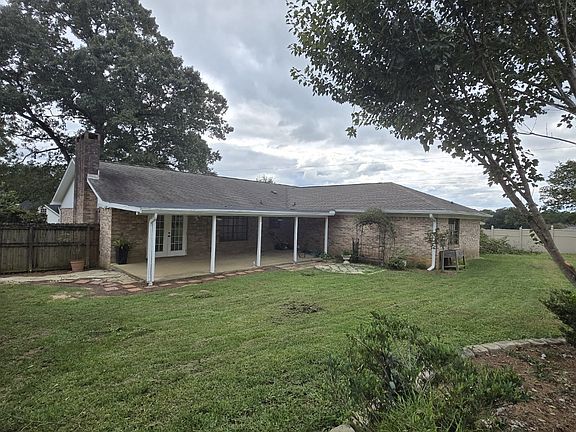 2nd image of 214 Black Oak Way