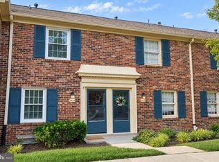 8414 Penshurst Dr #590, Springfield, VA 22152