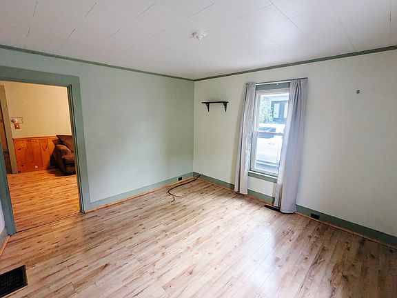 4th image of 36 Beal St Unit 1