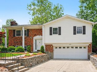 4483 Woodtrail Ln, Cincinnati, OH 45251