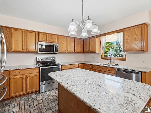 5th image of 2572 Chapel Creek Dr