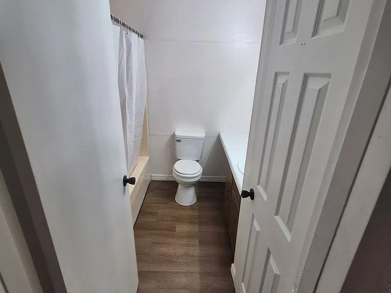 West Towne Apartments — Photo 17