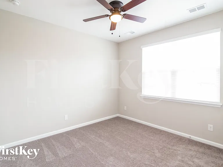 169 Greenwich Dr — Photo 11