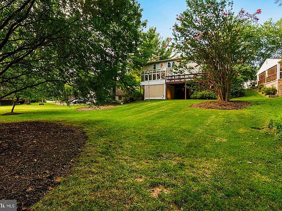 3rd image of 422 Cynthia Ln NE