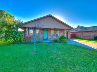 1700 Queensbury Rd, Moore, OK 73160