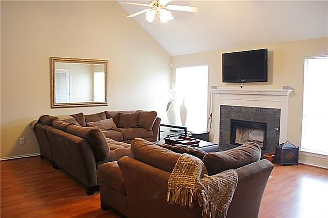1st image of 935 Highgate Dr