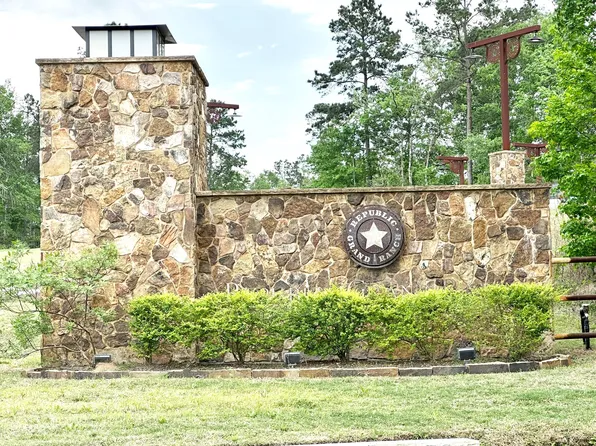 15812 Wood Grove Way, Willis, TX 77378