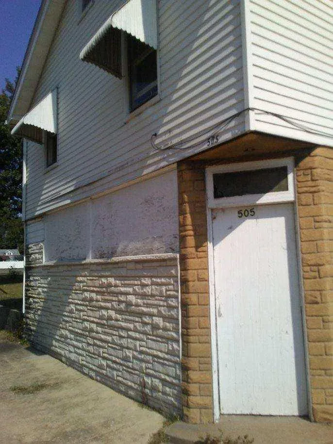 Building Photo - 505 Main St