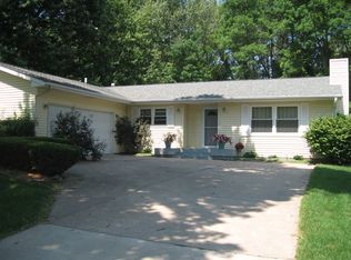 520 Walnut Court, LeClaire, IA