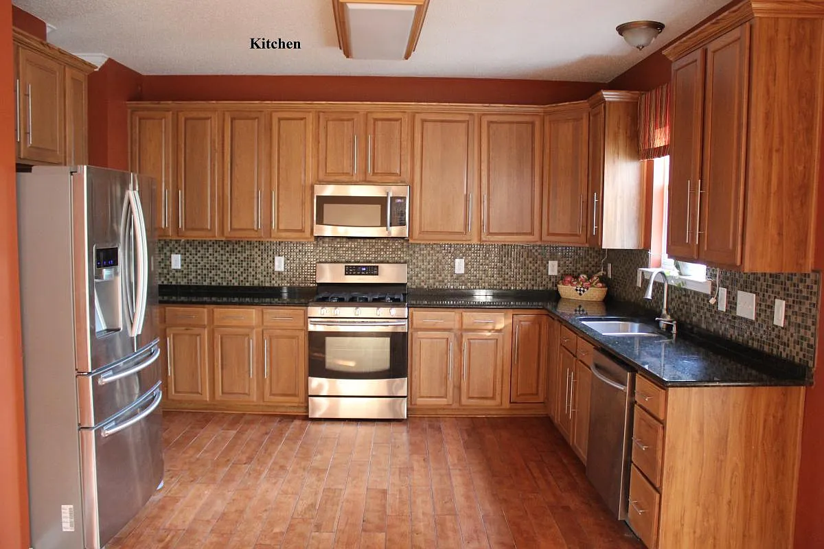 4 bed, 2.5 bath, 2850 sqft, $2,395 — Photo 4