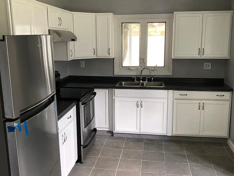 673 N Laurel St — Photo 7