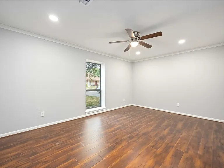 3823 Fernglade Dr — Photo 4