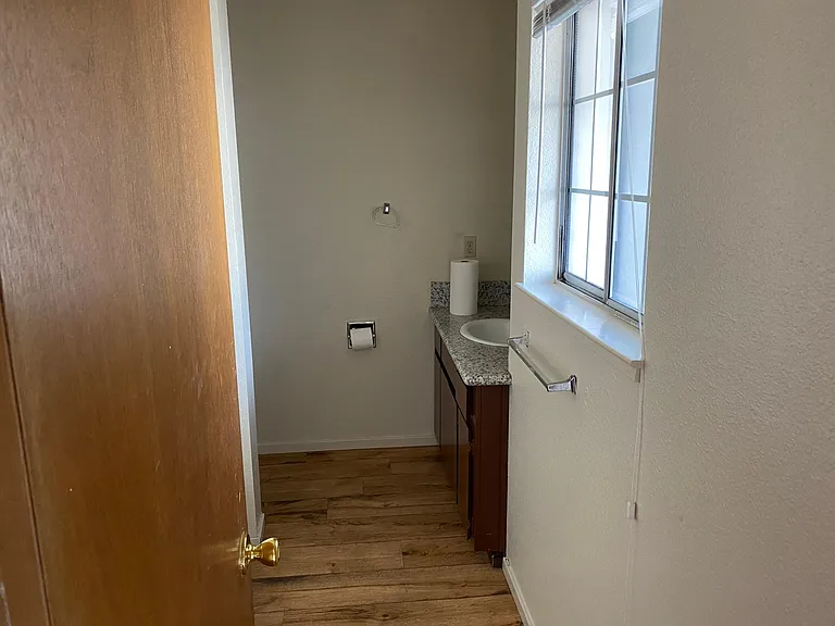 726 W 2nd Ave #C — Photo 8