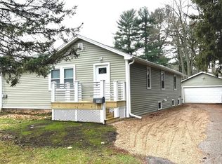 118 S River Rd, Fox River Grove, IL 60021