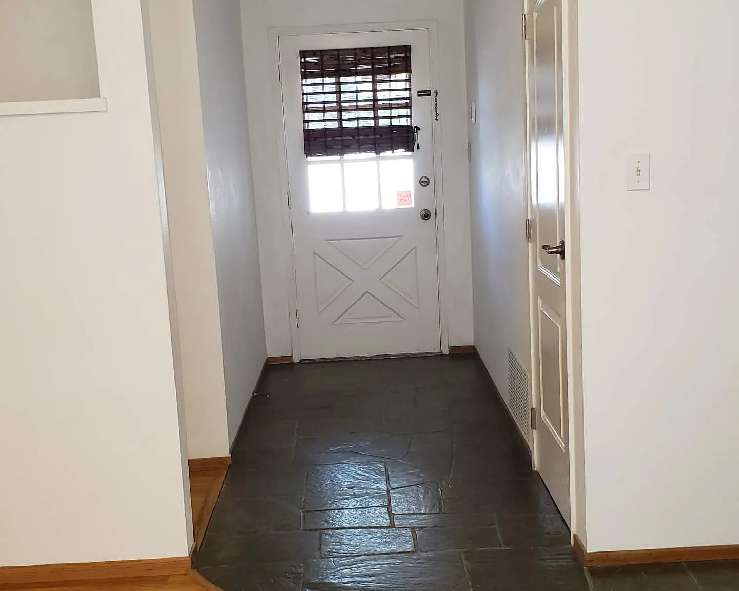 Dentwood 1463 - House — Photo 1