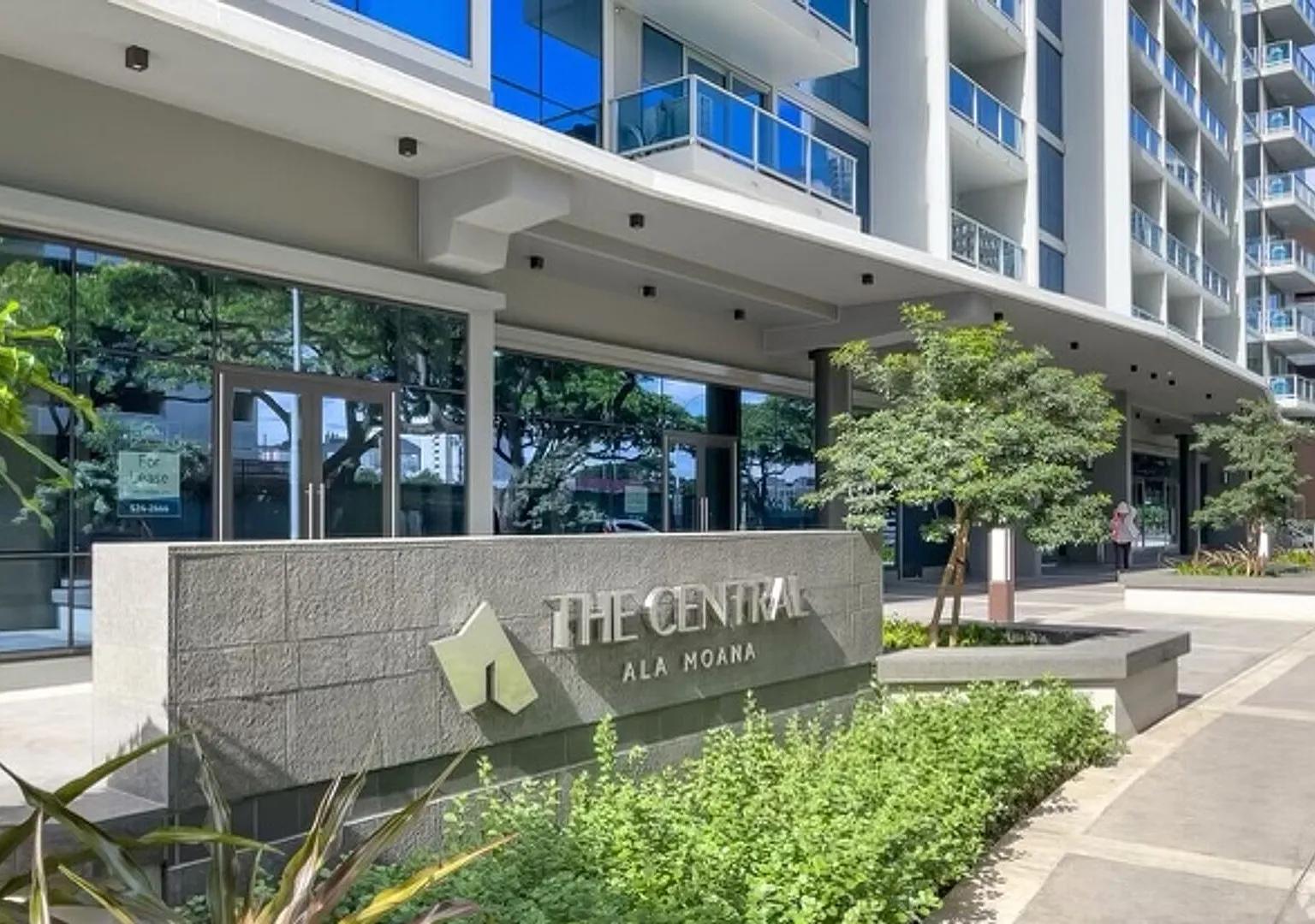 Like New Condition 1 Bedroom 1 Bathroom At Central Ala Moana Available Now! — Photo 1