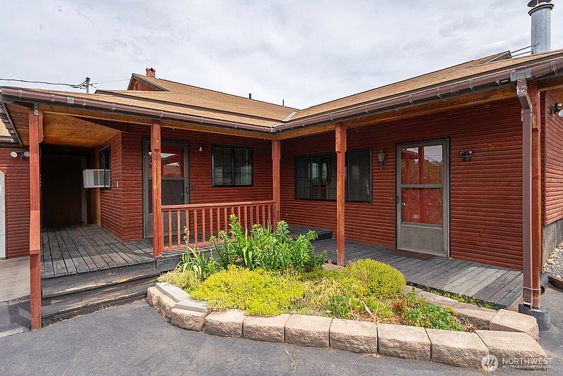 3rd image of 618 1st Avenue NE