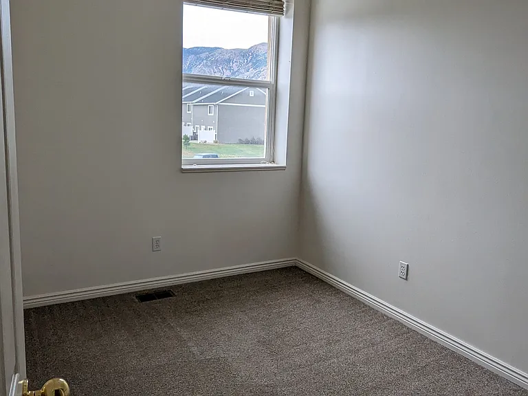324 E Yellow Feather Dr — Photo 7