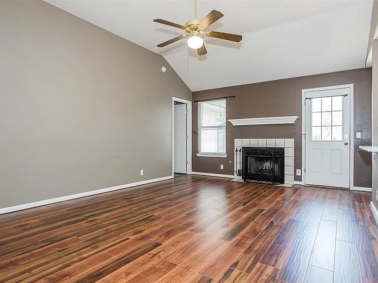 814 Lantana Ln — Photo 6