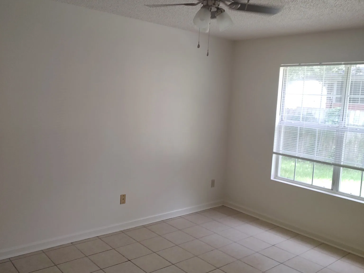2 bed, 1000 sqft, $1,200 — Photo 4