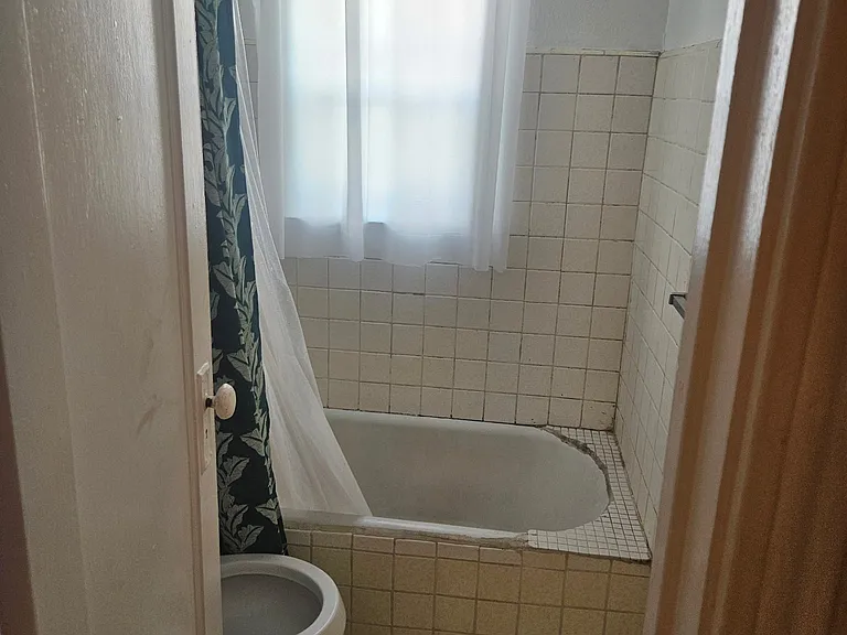 956 W Oliver St #6 — Photo 3