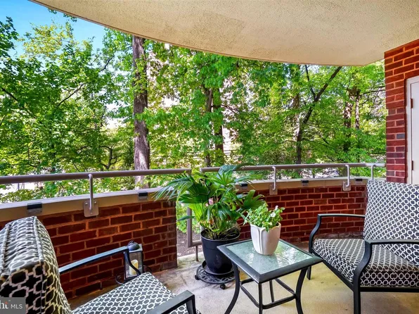 5802 Nicholson Ln #2202, Rockville, MD 20852