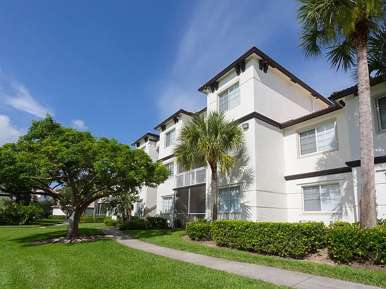 Vista Lago — Photo 22