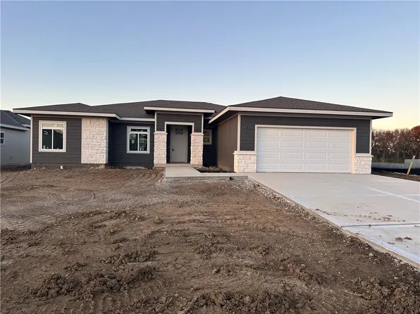 2112 Sycamore St, Leavenworth, KS 66048