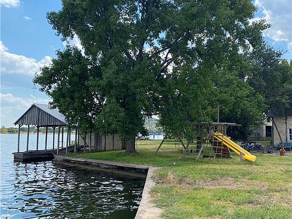 5th image of 328 Beach Dr