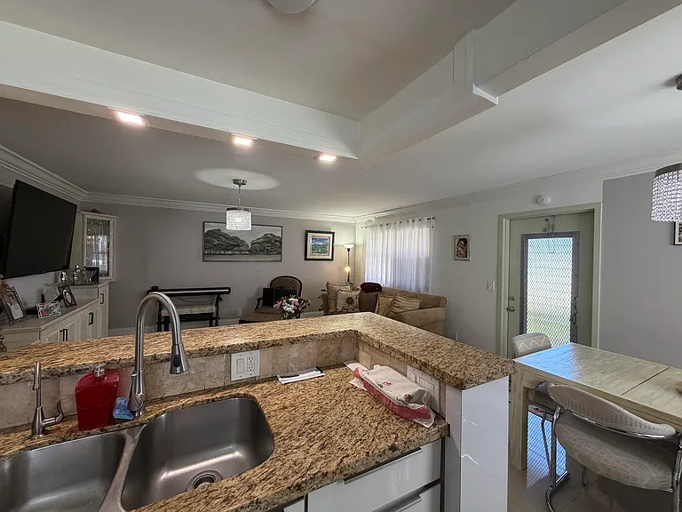 292 Brittany Ave #292 — Photo 4