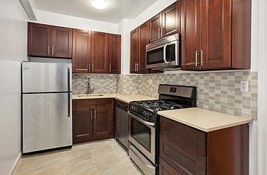 3rd image of 211 E 35th St APT 6B