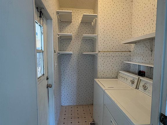 4th image of 2111 N Cactus St