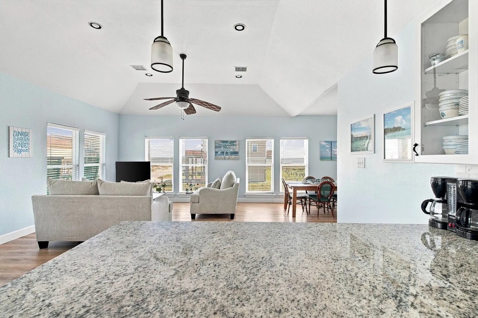 4 bed, 2.0 bath, 1808 sqft, $3,749 — Photo 3