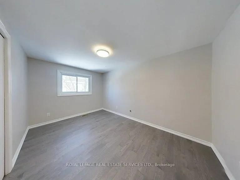 141 Castle Cres — Photo 19