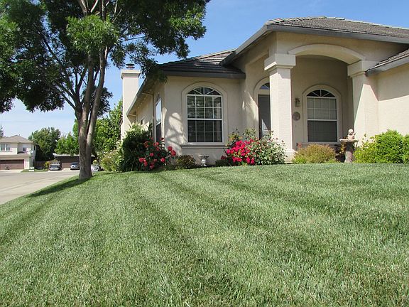 3rd image of 2815 Mosswood Dr