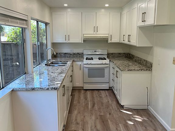 3 Bed 2 Bath Finished Garage 
Fantastic Newly Remodeled Family Home Available December 10, 2025