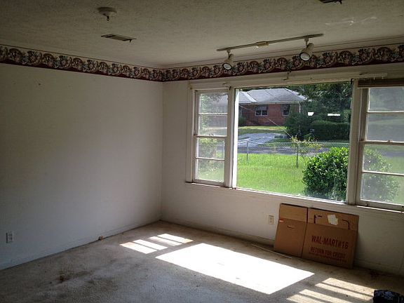5th image of 925 Eastwood Dr
