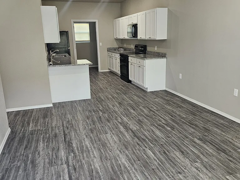 322 N Avenue B #A — Photo 4