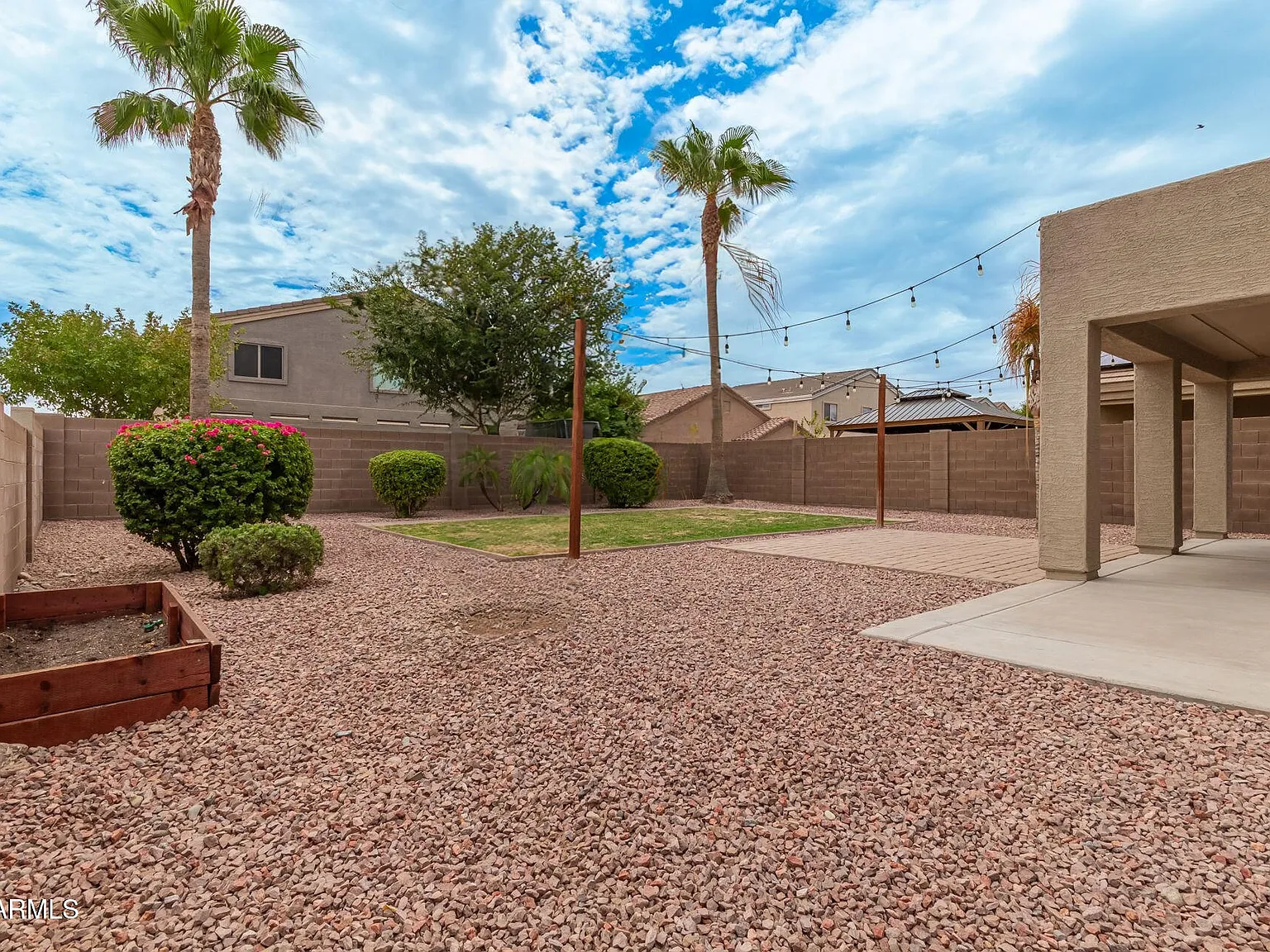 4 bed, 2.5 bath, 1949 sqft, $2,295 — Photo 2