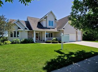 5152 Nicklaus Dr NW, Rochester, MN 55901