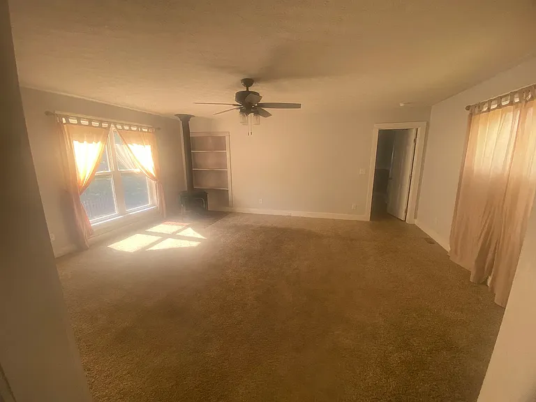 1668 N Longview St — Photo 14