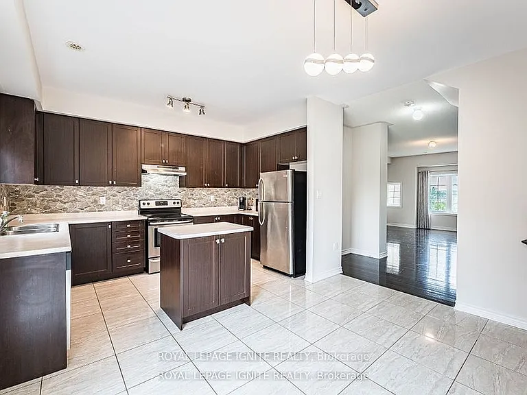 37 Aspen Hills Rd — Photo 8