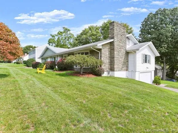 113 Elliott Rd, Trumbull, CT 06611