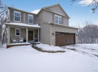 5120 Meadow Crest Cir, Holly, MI 48442